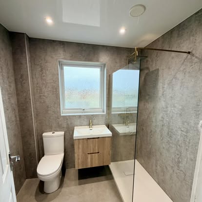 Modern en-suite bathroom with walk-in shower
